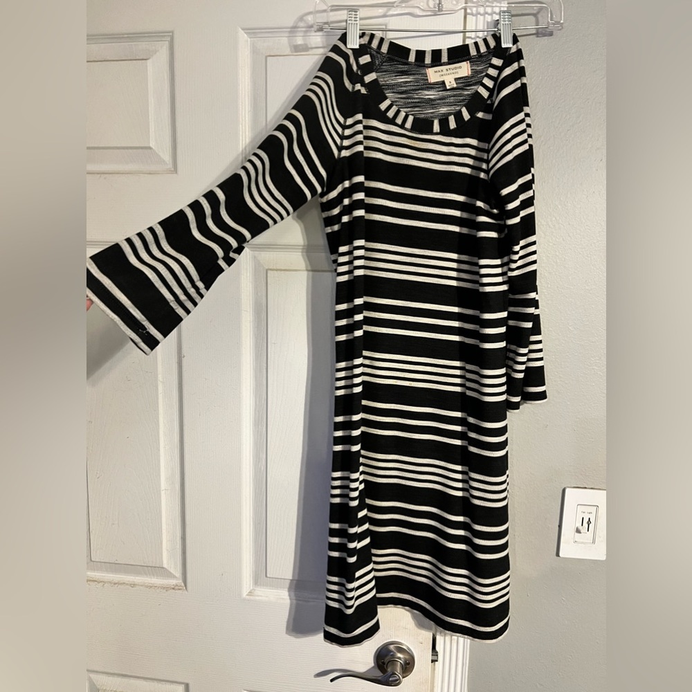 Max studio long sleeve dress
